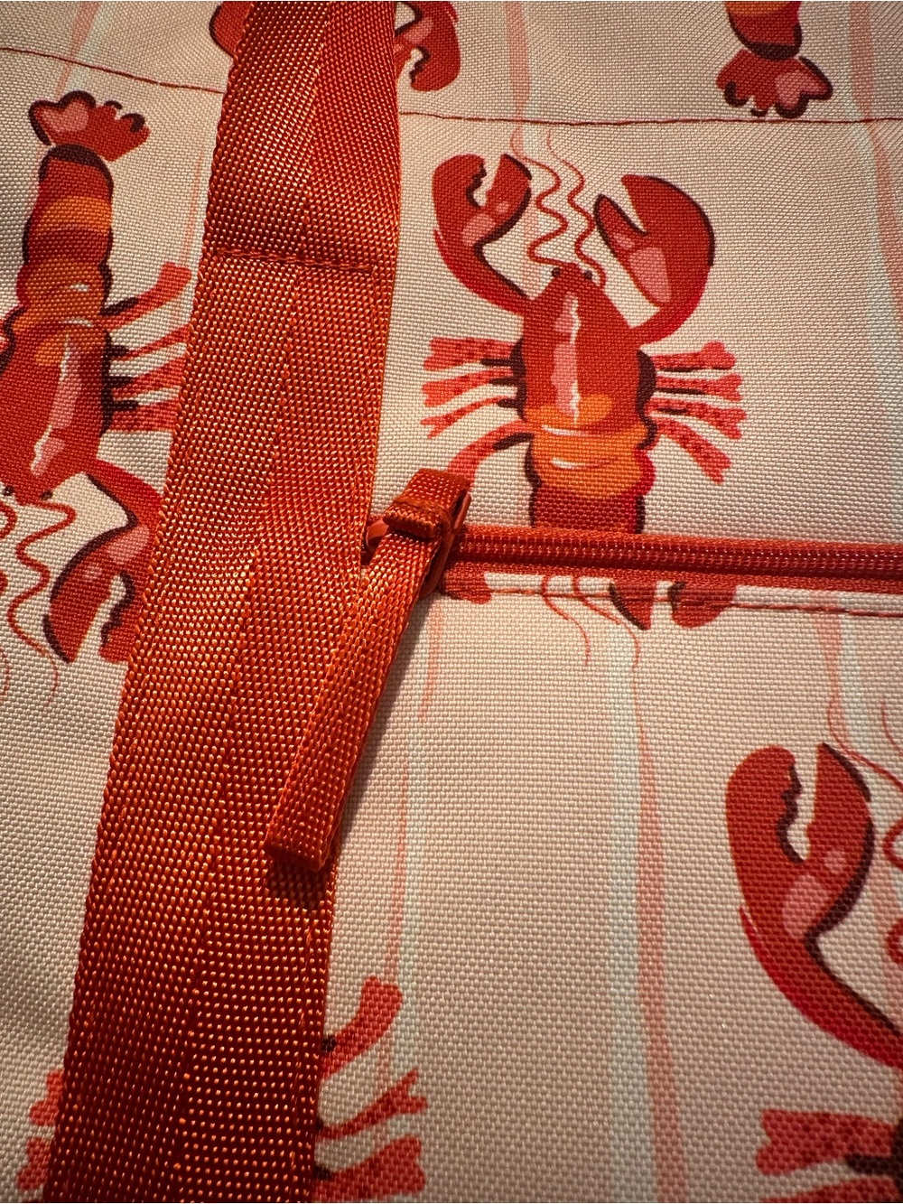Vera Bradley Red Coral and White large Lobster “Clause”Print Tote - Picture 4 of 8